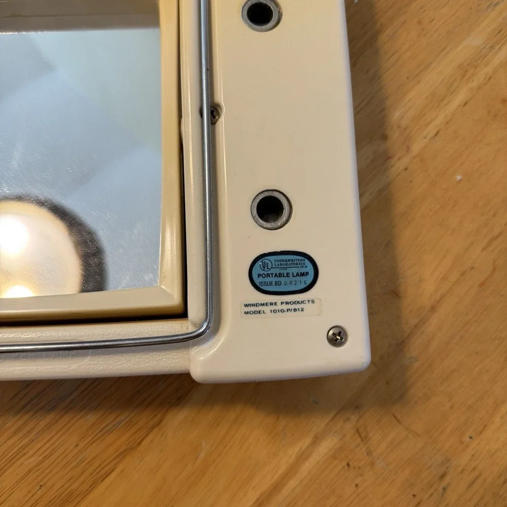 Windmere  Lighted Beige Vintage Tabletop Make-up Mirror Rectangular